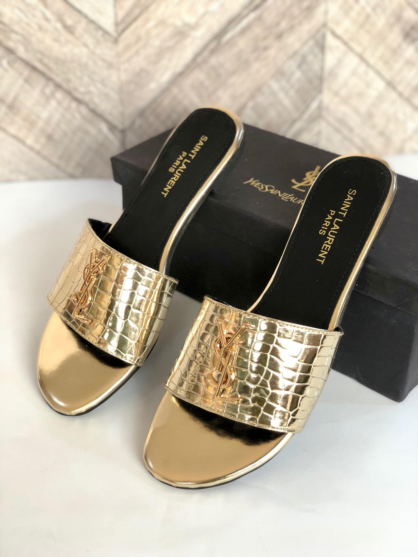 Crocodile Style Gold