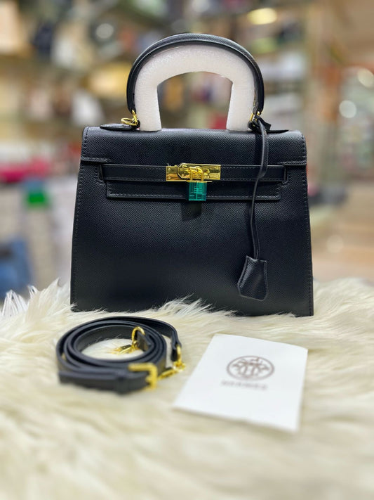 H01 Black