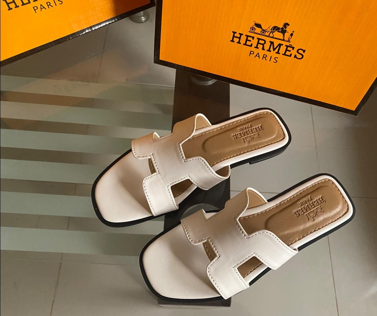 H Style Slides White