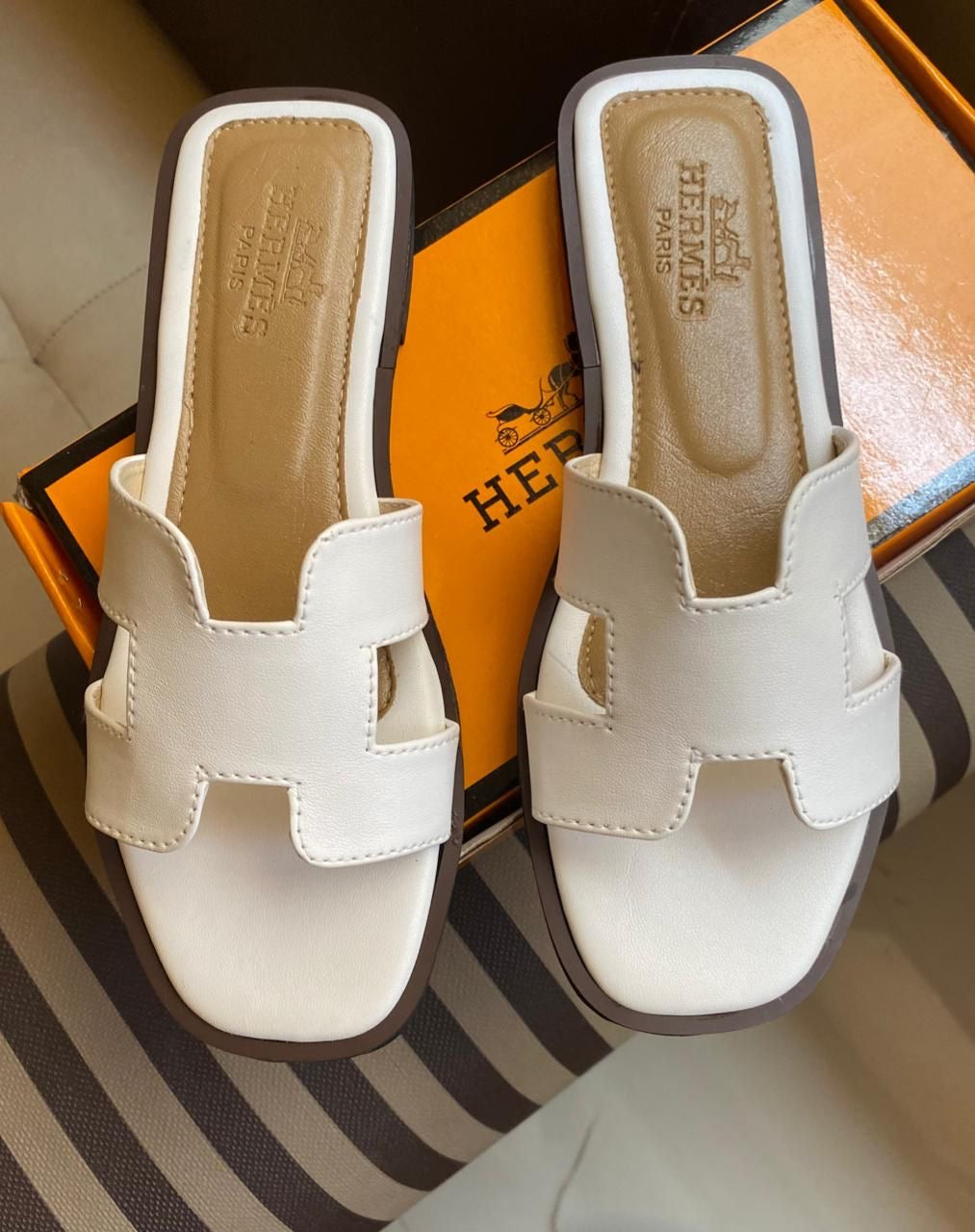 H Style Slides White