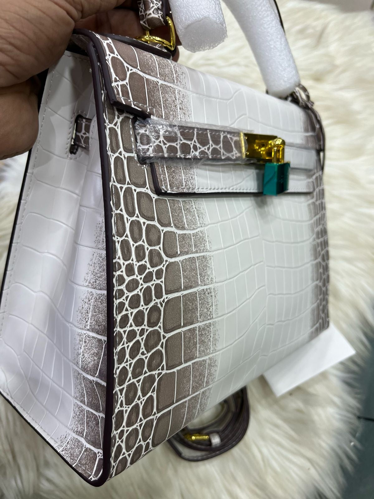 H01 White