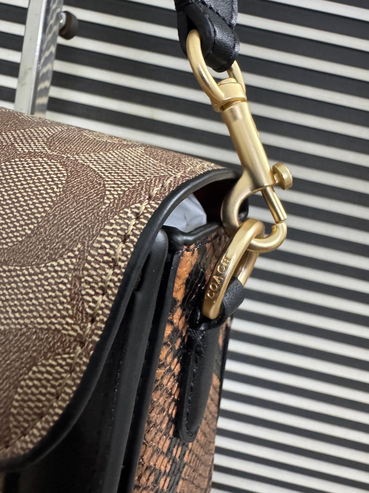 *COACH*
Georgie Shoulder Bag In Colorblock Signature Canvas & Daisy Embroidery