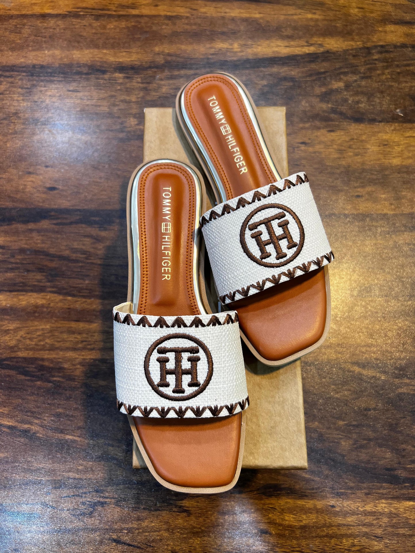 TOMMY HILFIGER SLIDES