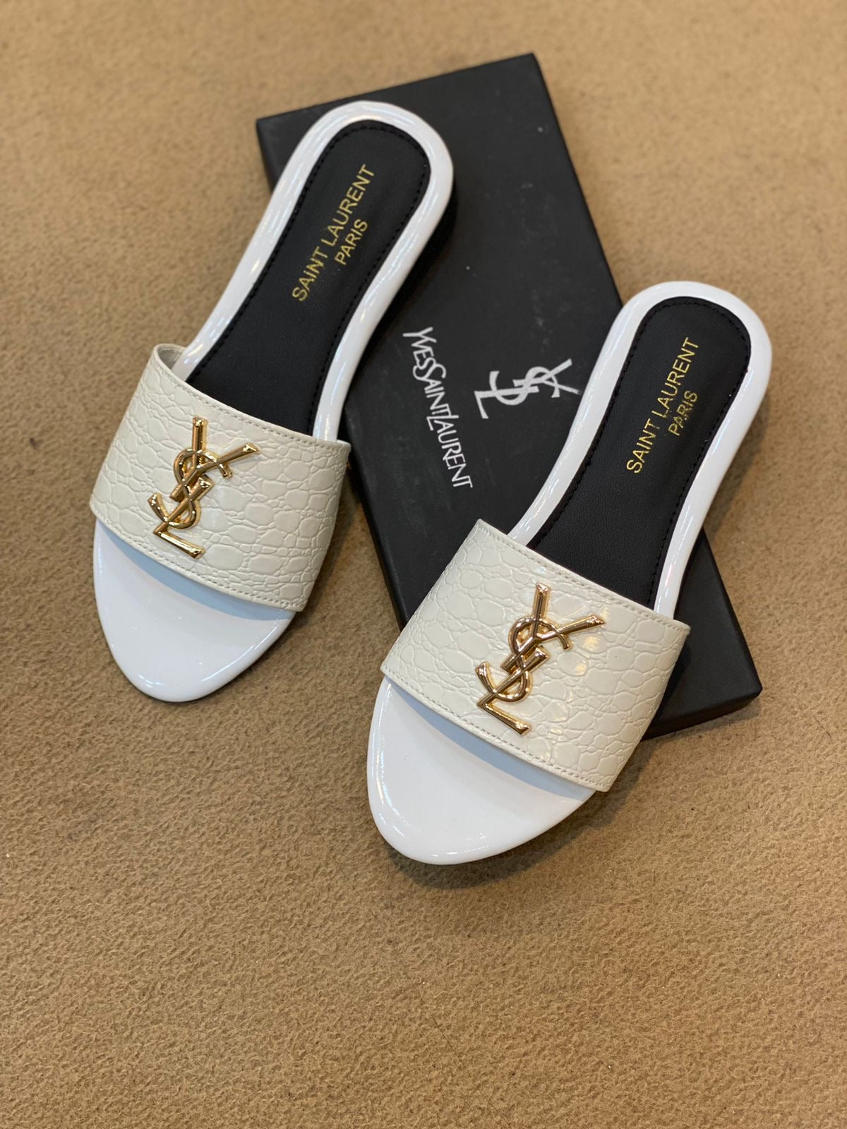 Crocodile Style White