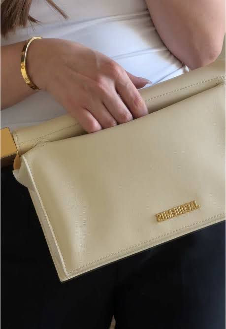 JACQUEMUS Rond Carrè Clutch