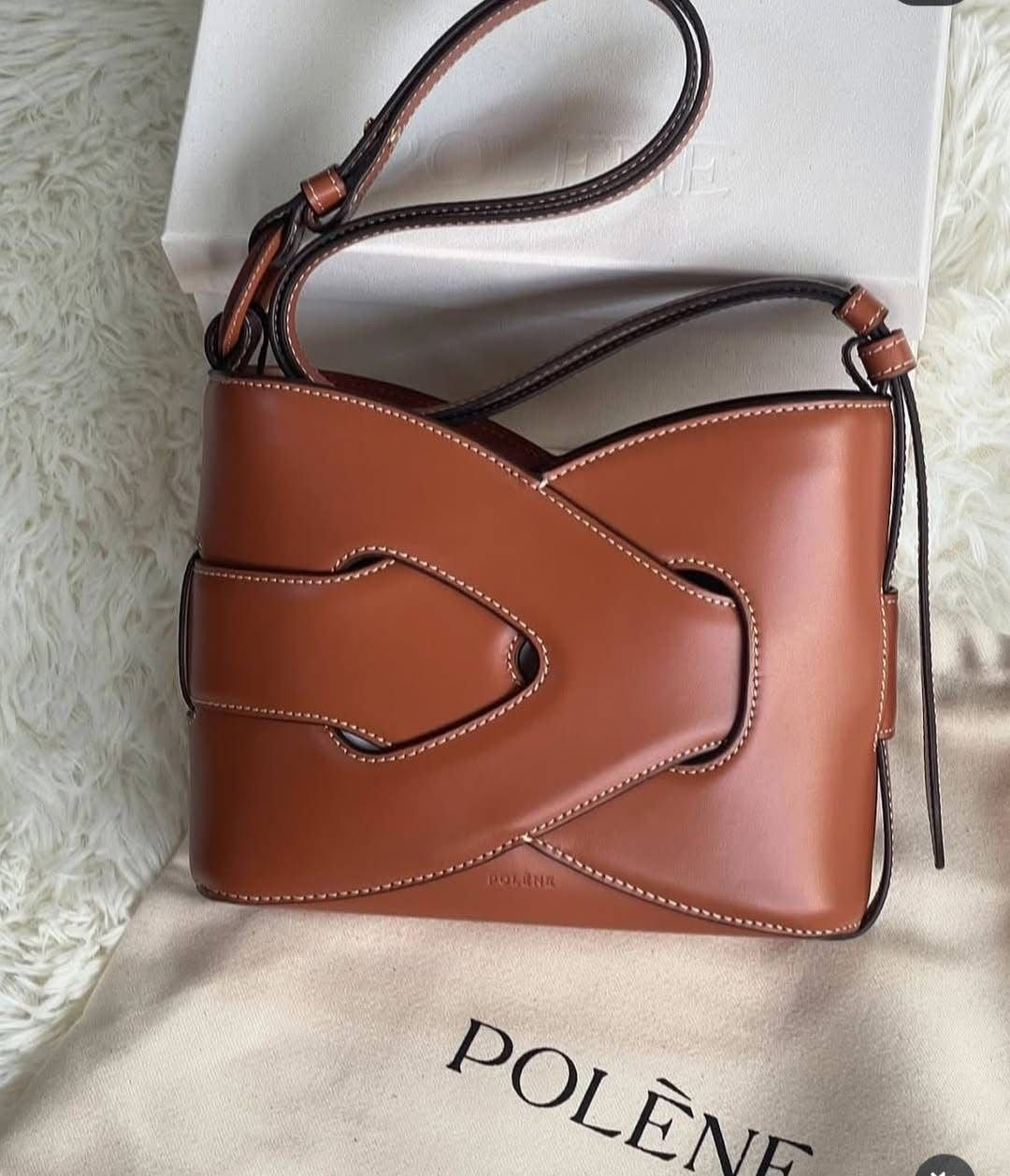 POLÈNE