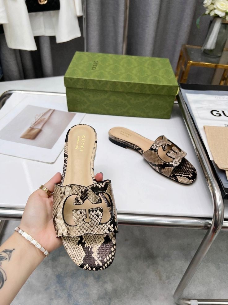 GG Cut Interlocking Flats
