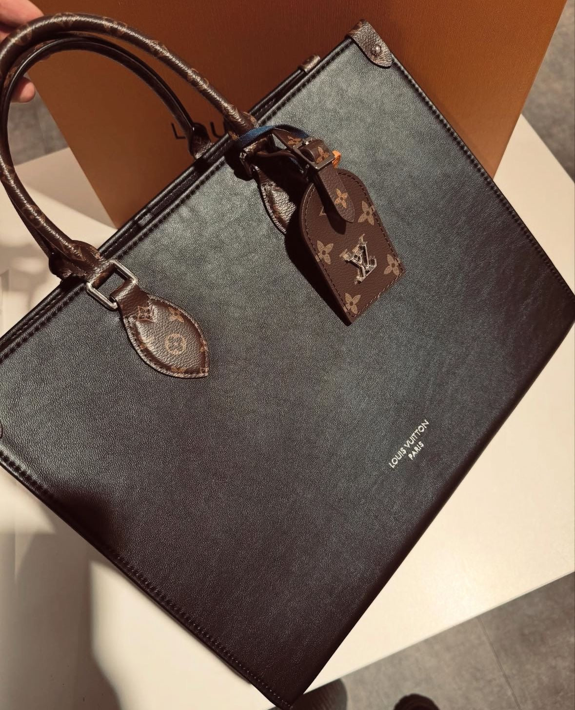 LV GM TOTE BAG